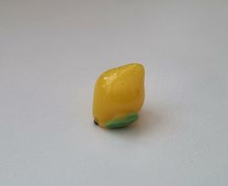 1 st gul citron / miniatyrcitron. Miniatyr för dockskåp / tittskåp