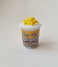 1 st popcornburk (gul) Miniatyr för dockskåp / tittskåp