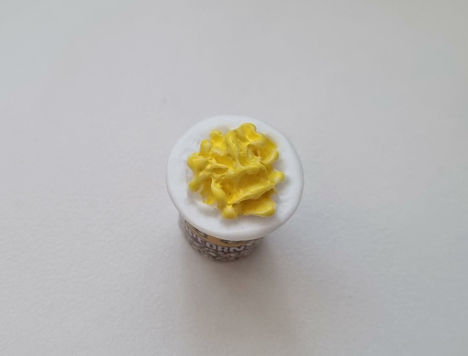 1 st popcornburk (gul) Miniatyr för dockskåp / tittskåp