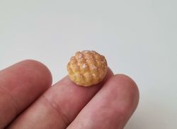 1 st bröd, miniatyrbröd. Miniatyrer till dockskåp, tittskåp (variant 3)
