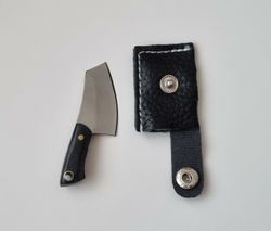 Gullig liten miniatyrkniv / minikniv med fodral