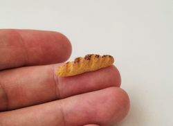 1 st baguette / bröd, miniatyrbröd. Miniatyrer till dockskåp, tittskåp