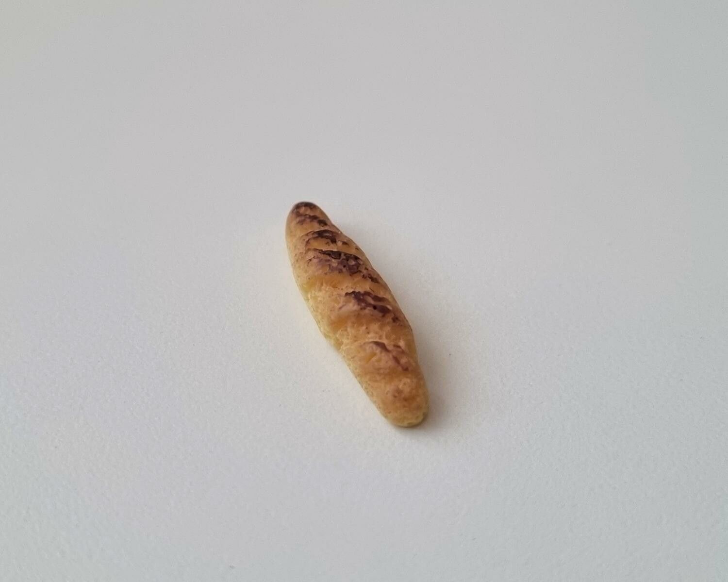 1 st baguette / bröd, miniatyrbröd. Miniatyrer till dockskåp, tittskåp