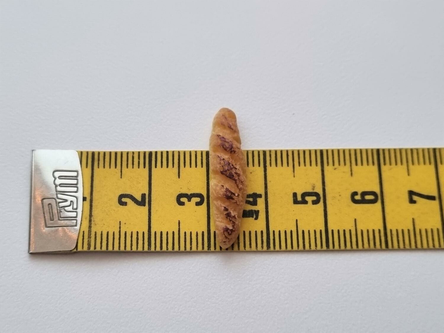 1 st baguette / bröd, miniatyrbröd. Miniatyrer till dockskåp, tittskåp