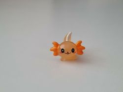 Söt orange axolotl, miniatyr för dekoration, dockskåp med mera