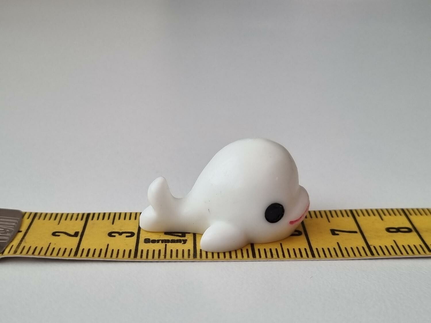 Vit liten val, minival / miniatyr