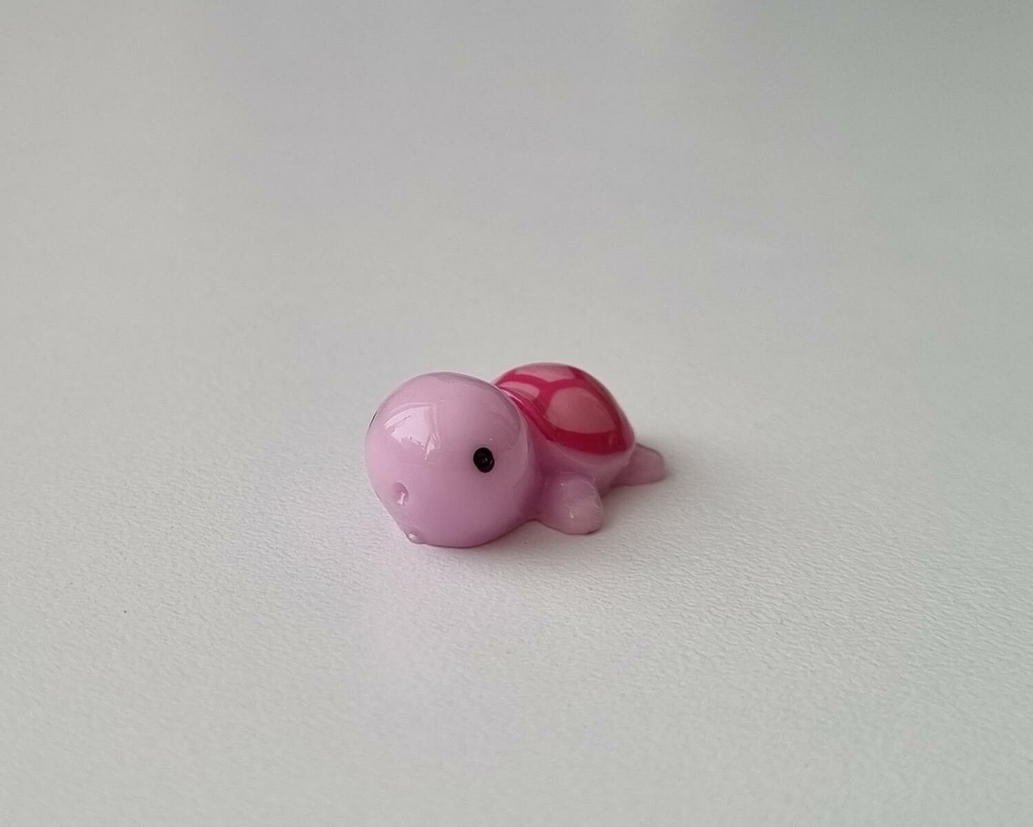 Söt liten lila sköldpadda, minisköldpadda / miniatyr
