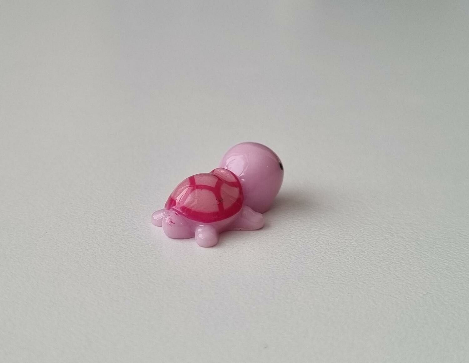 Söt liten lila sköldpadda, minisköldpadda / miniatyr