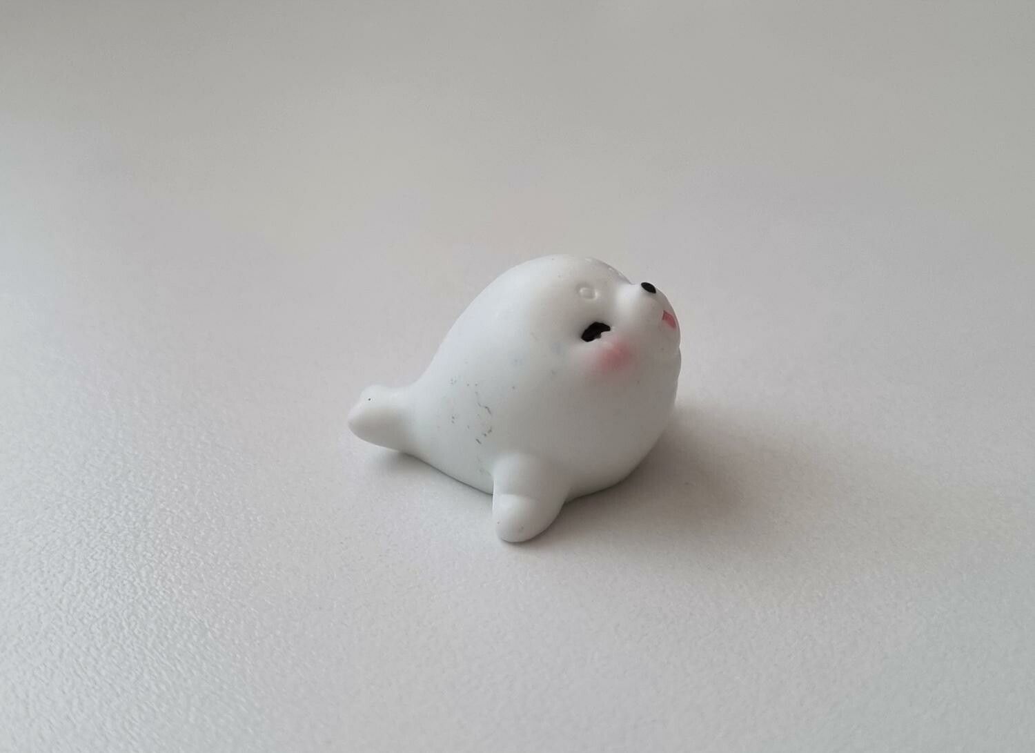 Gullig liten vit säl, miniatyr