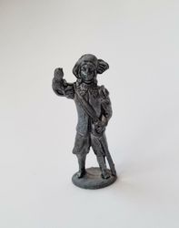 Detaljerad liten figur i tenn / musketör i tenn / miniatyr