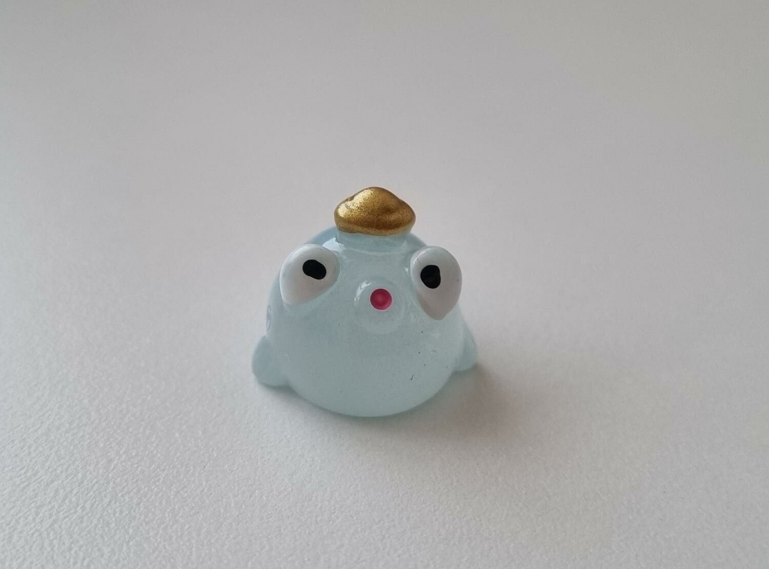 Handmålad liten fisk / sagofigur, miniatyr