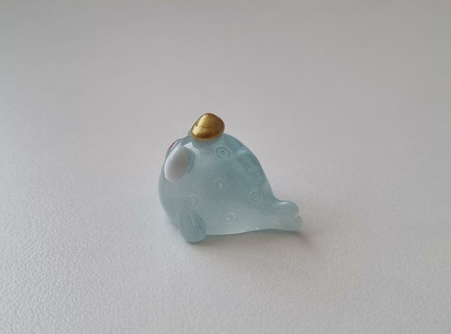 Handmålad liten fisk / sagofigur, miniatyr