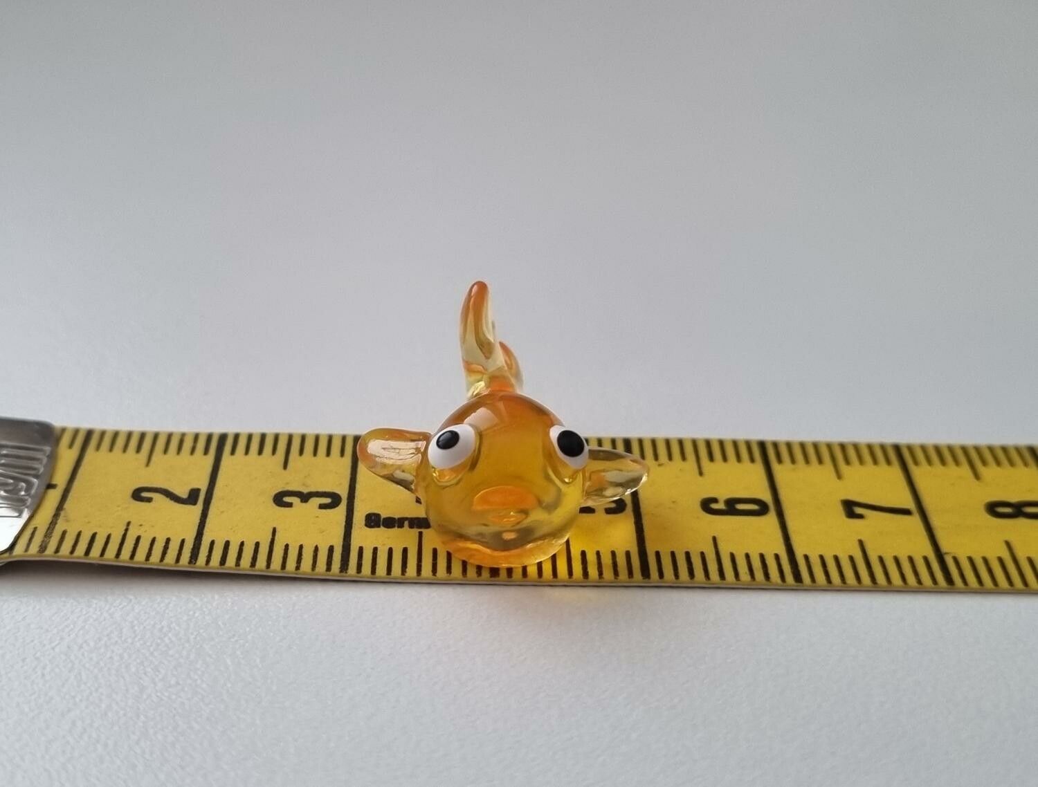 Handmålad liten gul fisk, miniatyr