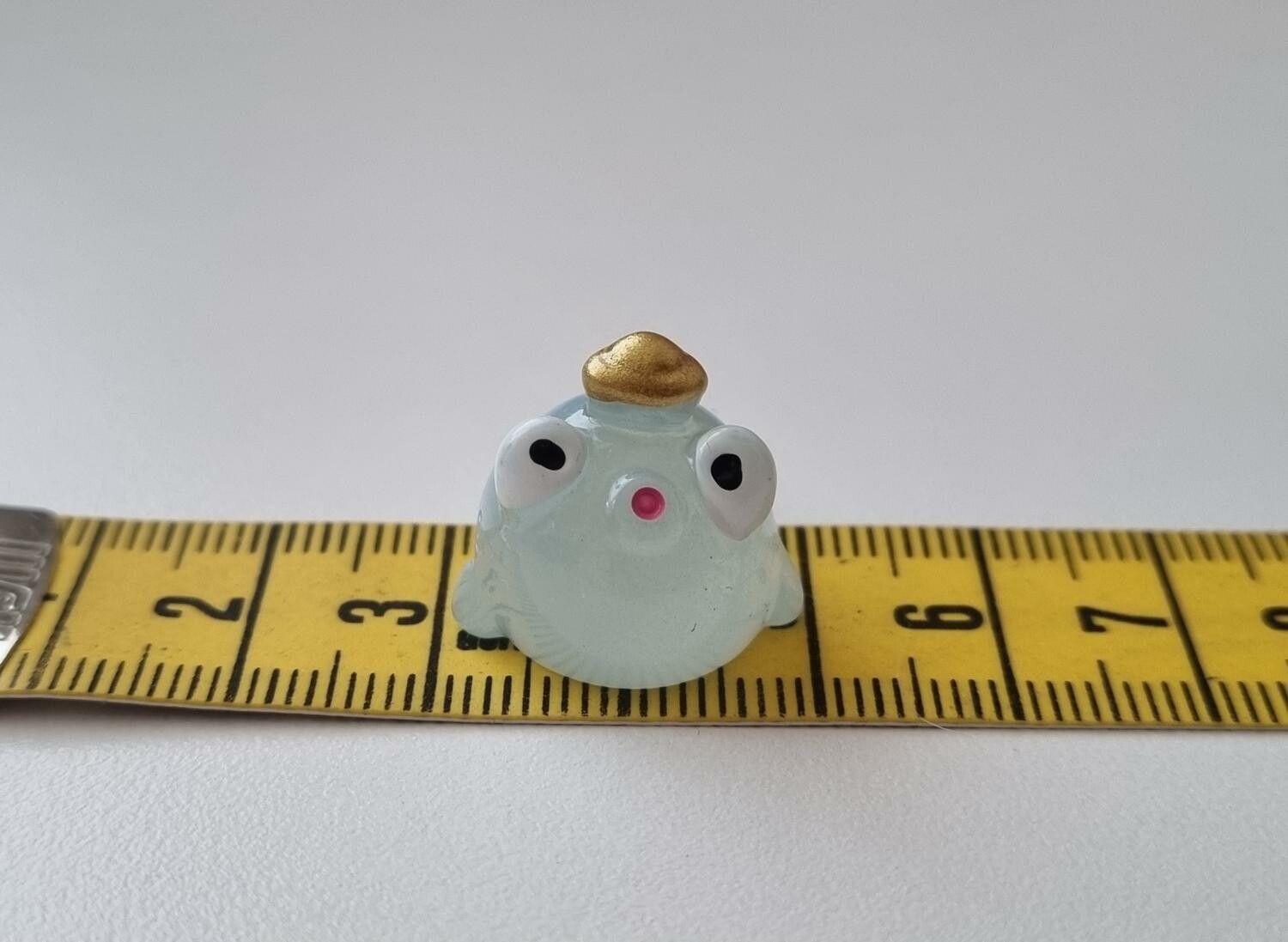 Handmålad liten fisk / sagofigur, miniatyr