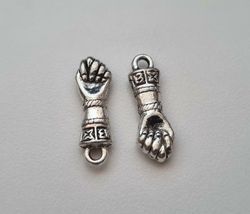 2 st händer / handskar. Berlocker Charms Miniatyrer
