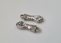 2 st händer / handskar. Berlocker Charms Miniatyrer