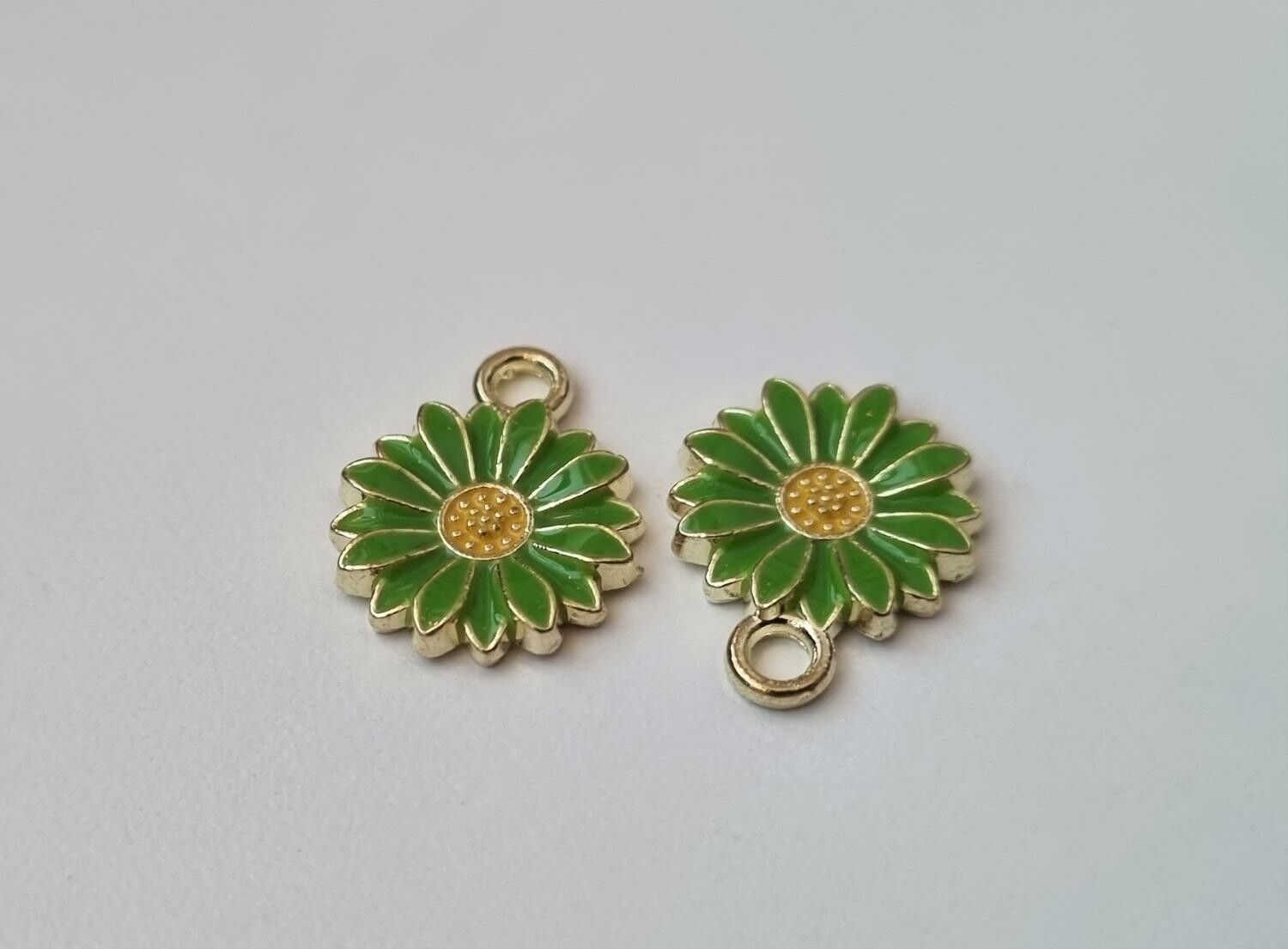 Vackra gröna somriga blommor, berlocker hängen