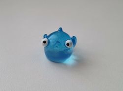 Handmålad liten blå fisk, miniatyr