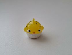 Handmålad liten gul blåsfisk, miniatyr