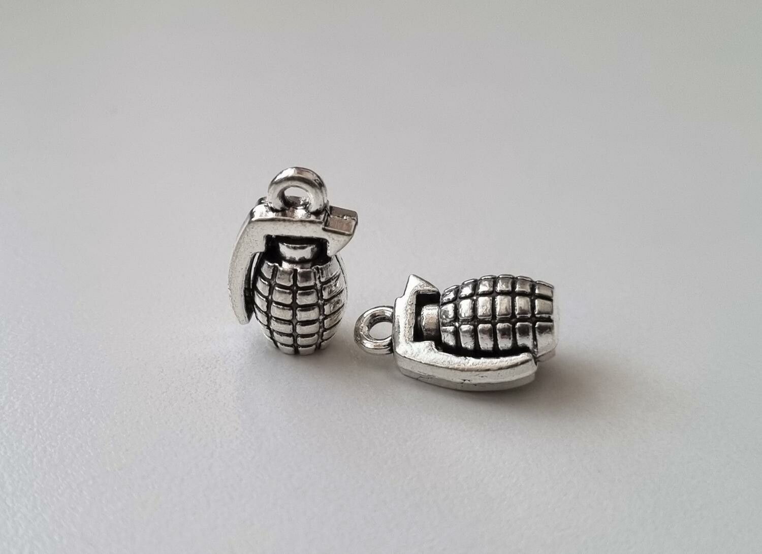 2 st berlocker, charms, miniatyrer - Handgranater