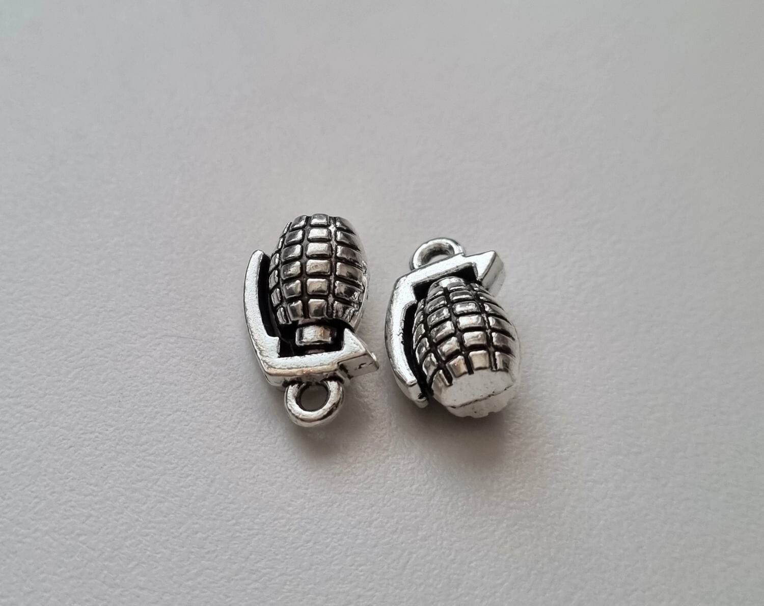 2 st berlocker, charms, miniatyrer - Handgranater