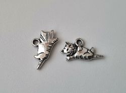 2 st silverfärgade katter. Berlocker Charms