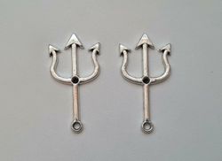 2 st silverfärgade treuddar. Berlocker / charms / miniatyrer