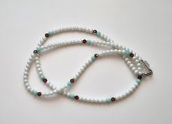 Halsband / pärlhalsband (42,5 gram, 83 cm långt)