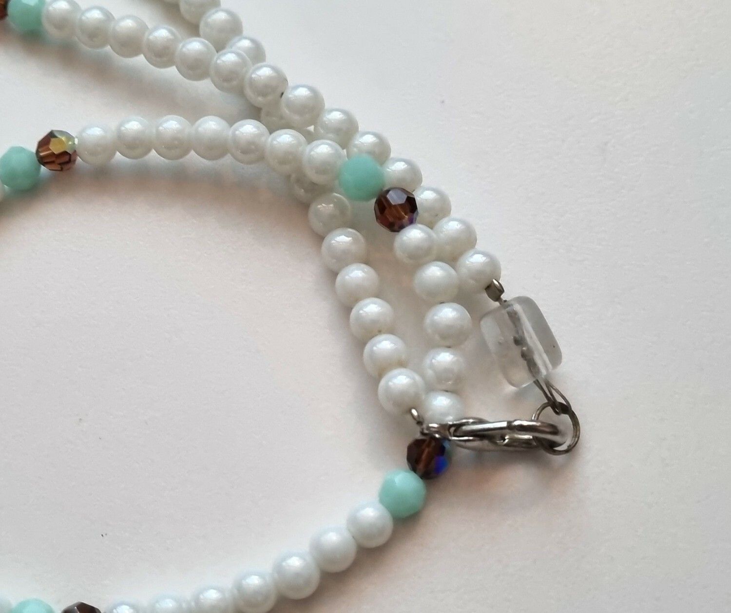 Halsband / pärlhalsband (42,5 gram, 83 cm långt)