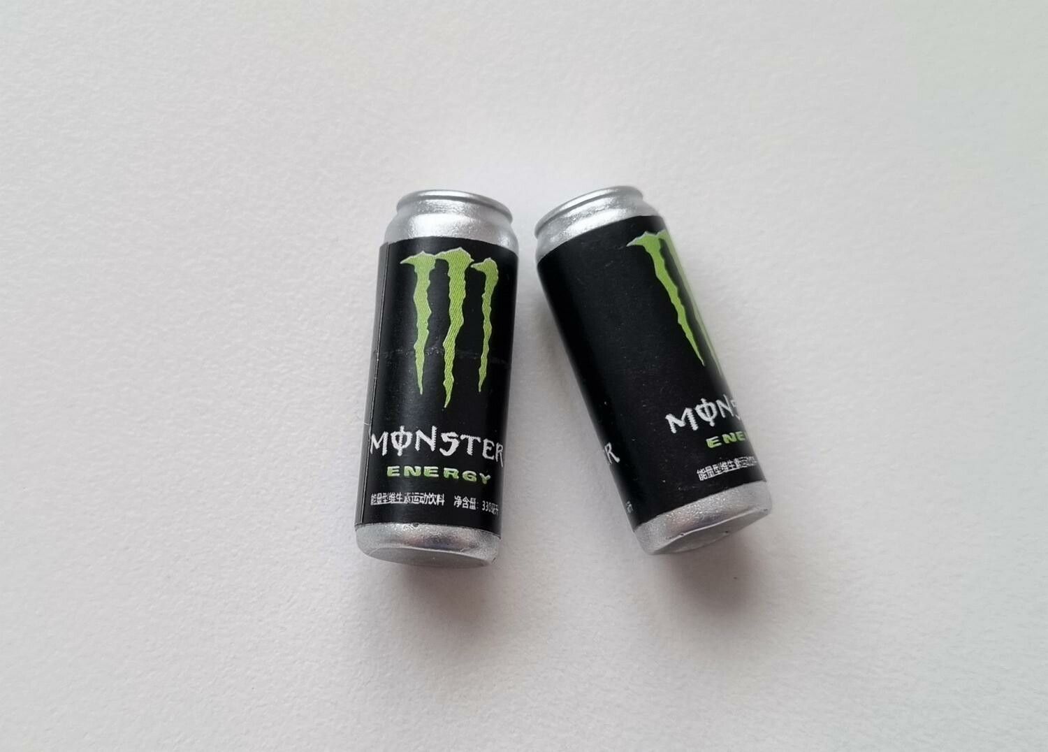 2 st Burkar miniatyr, miniburkar, dockskåp, tittskåp (Monster)