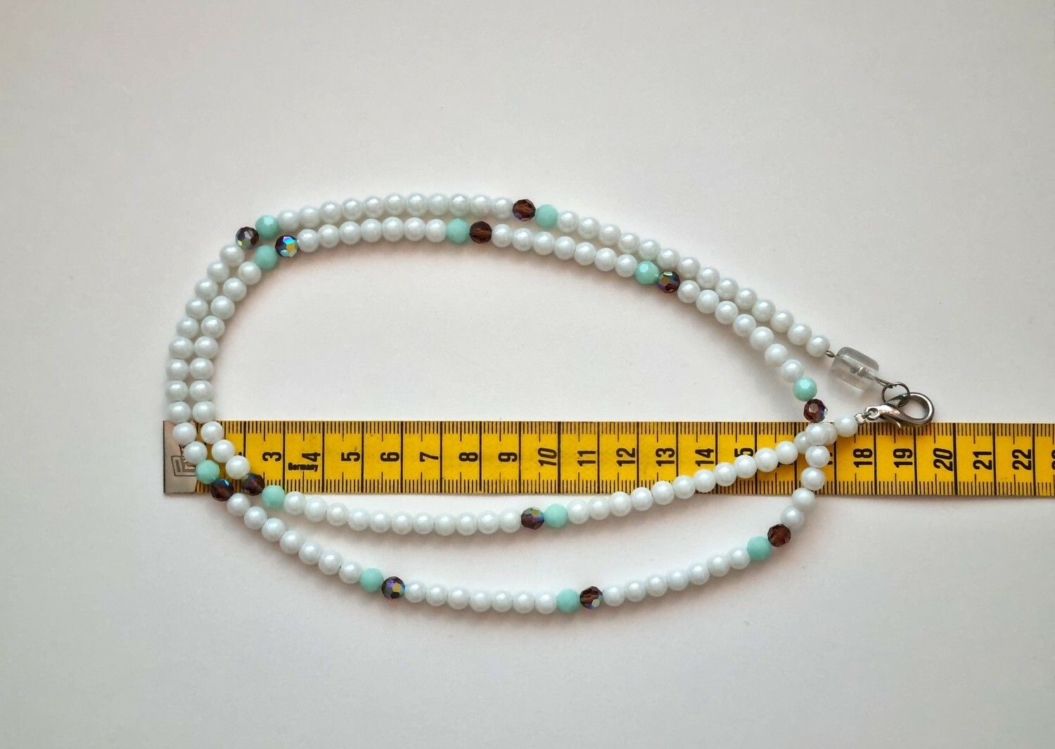 Halsband / pärlhalsband (42,5 gram, 83 cm långt)