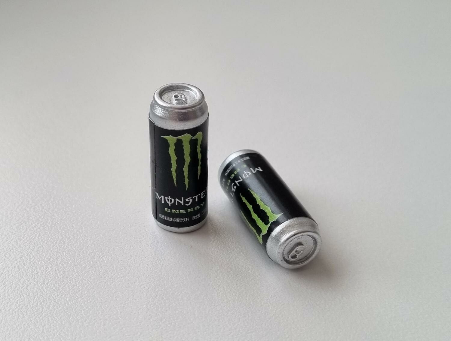 2 st Burkar miniatyr, miniburkar, dockskåp, tittskåp (Monster)