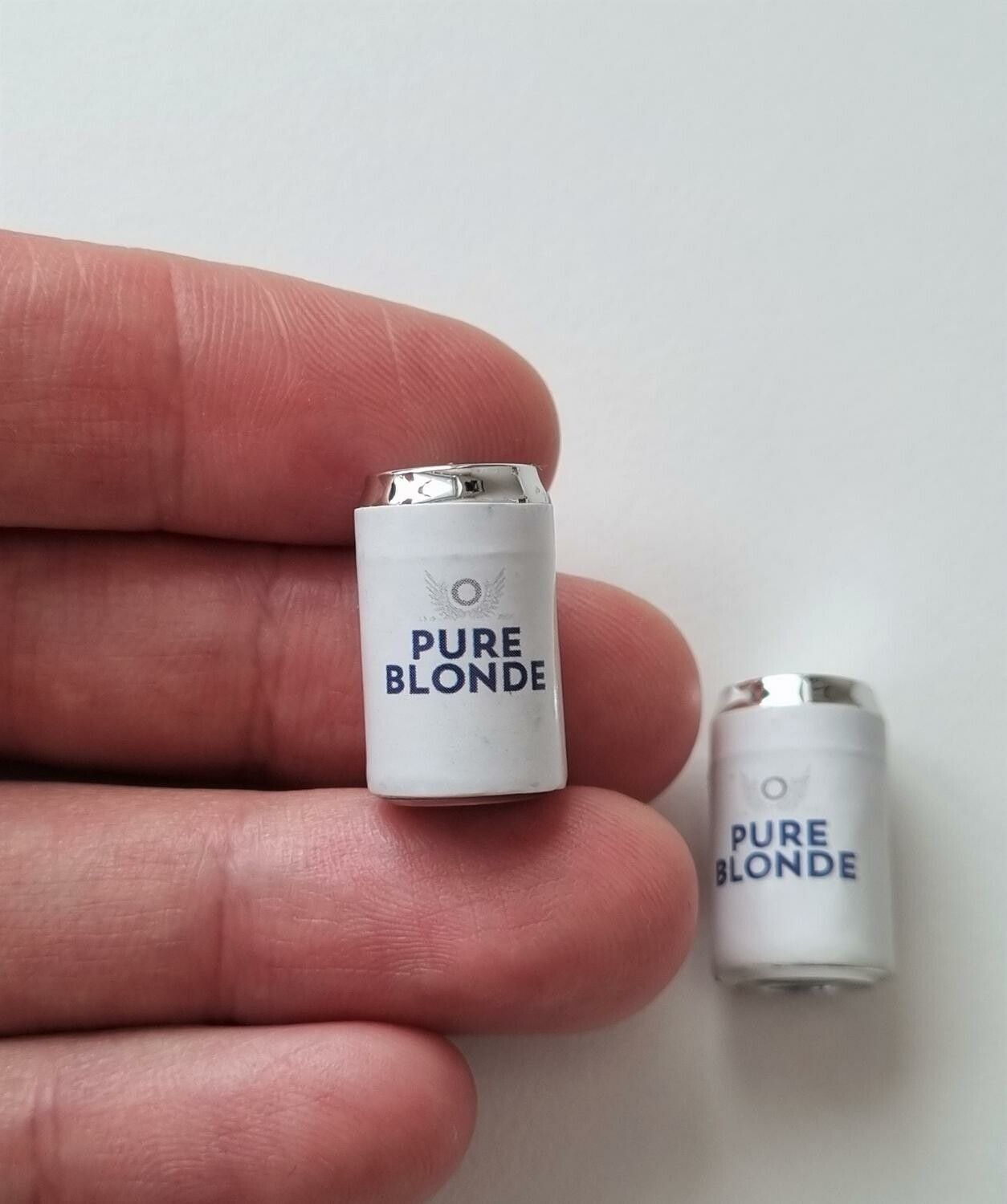 2 st Burkar miniatyr, miniburkar, dockskåp, tittskåp (Pure Blonde)