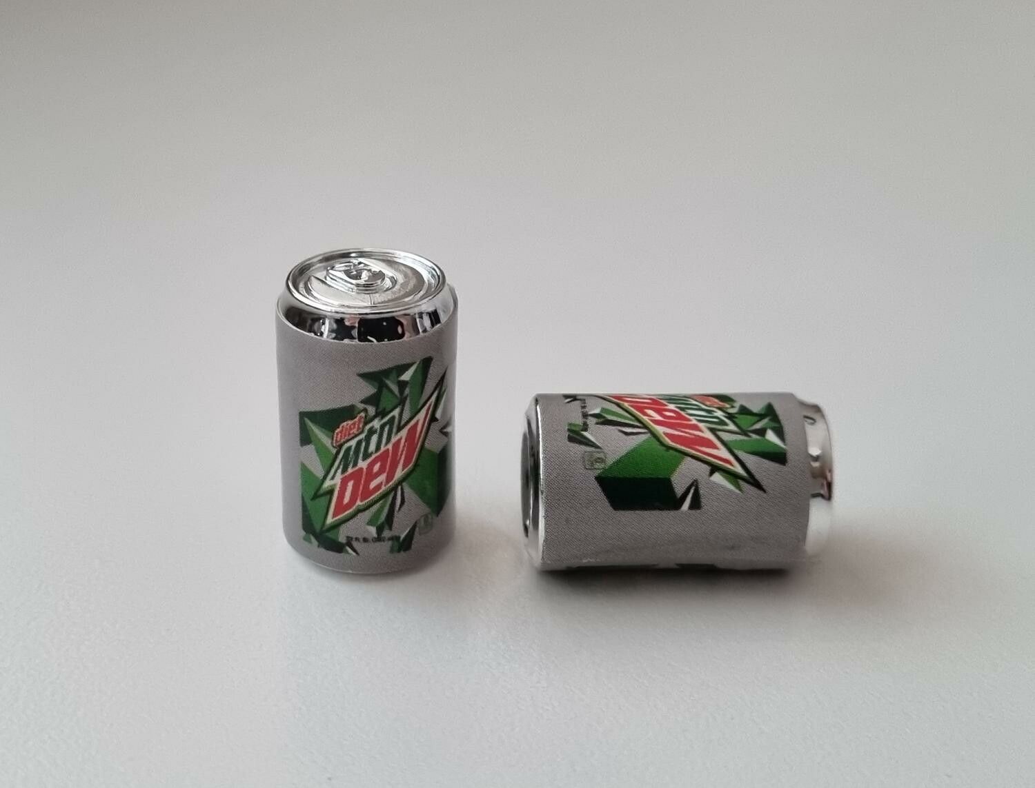 2 st Burkar miniatyr, miniburkar, dockskåp, tittskåp (Mnt Dew)