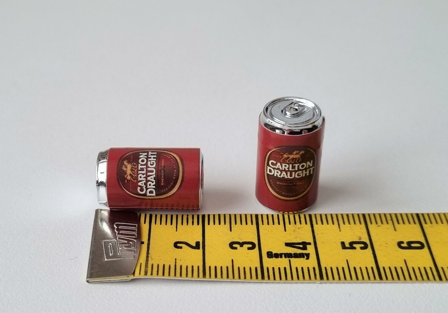 2 st Burkar miniatyr, miniburkar, dockskåp, tittskåp (Carlton Draught)