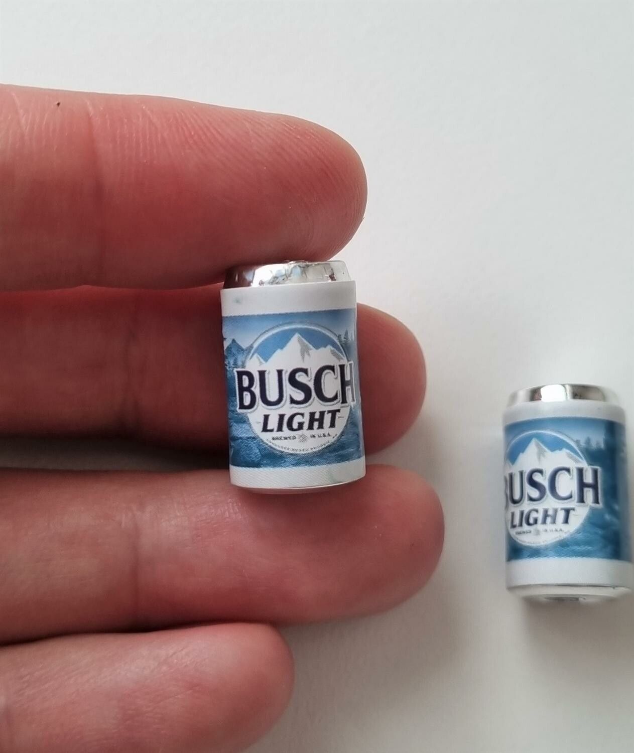 2 st Burkar miniatyr, miniburkar, dockskåp, tittskåp (Busch Light)