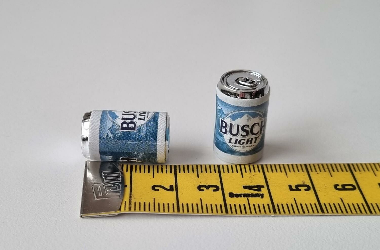 2 st Burkar miniatyr, miniburkar, dockskåp, tittskåp (Busch Light)