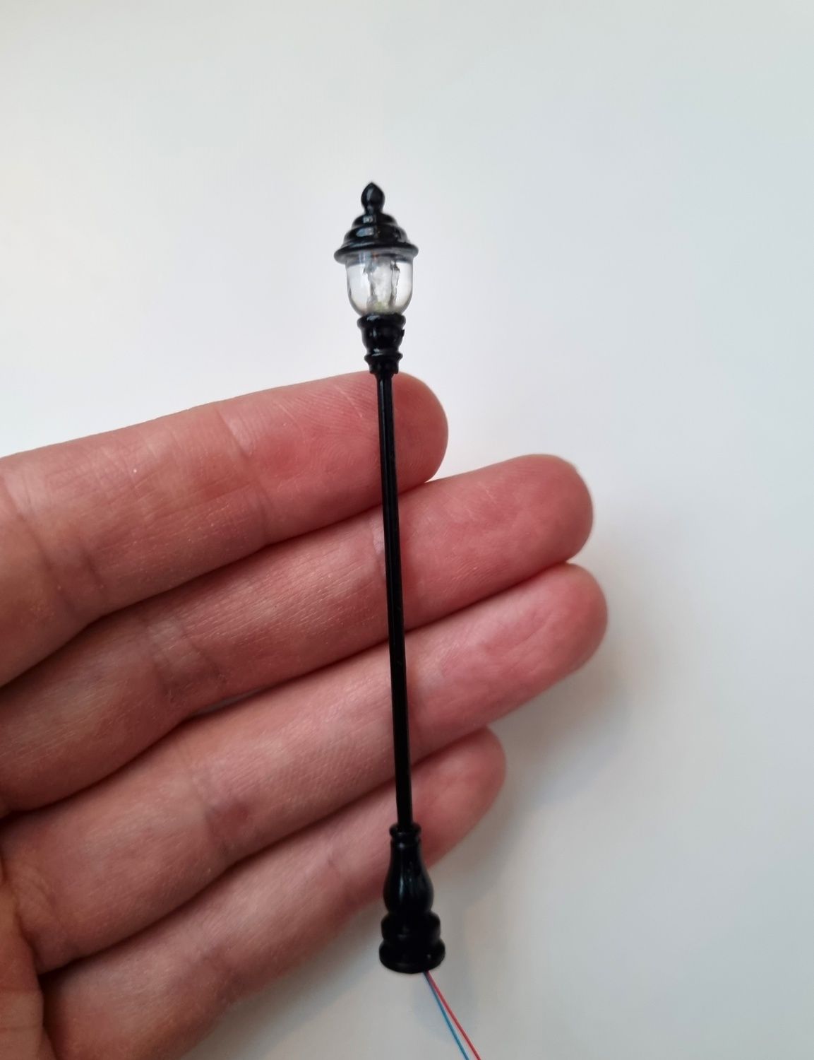 Lampa, gatulampa, miniatyrlampa (LED) För dockhus, tittskåp, tågräls mm