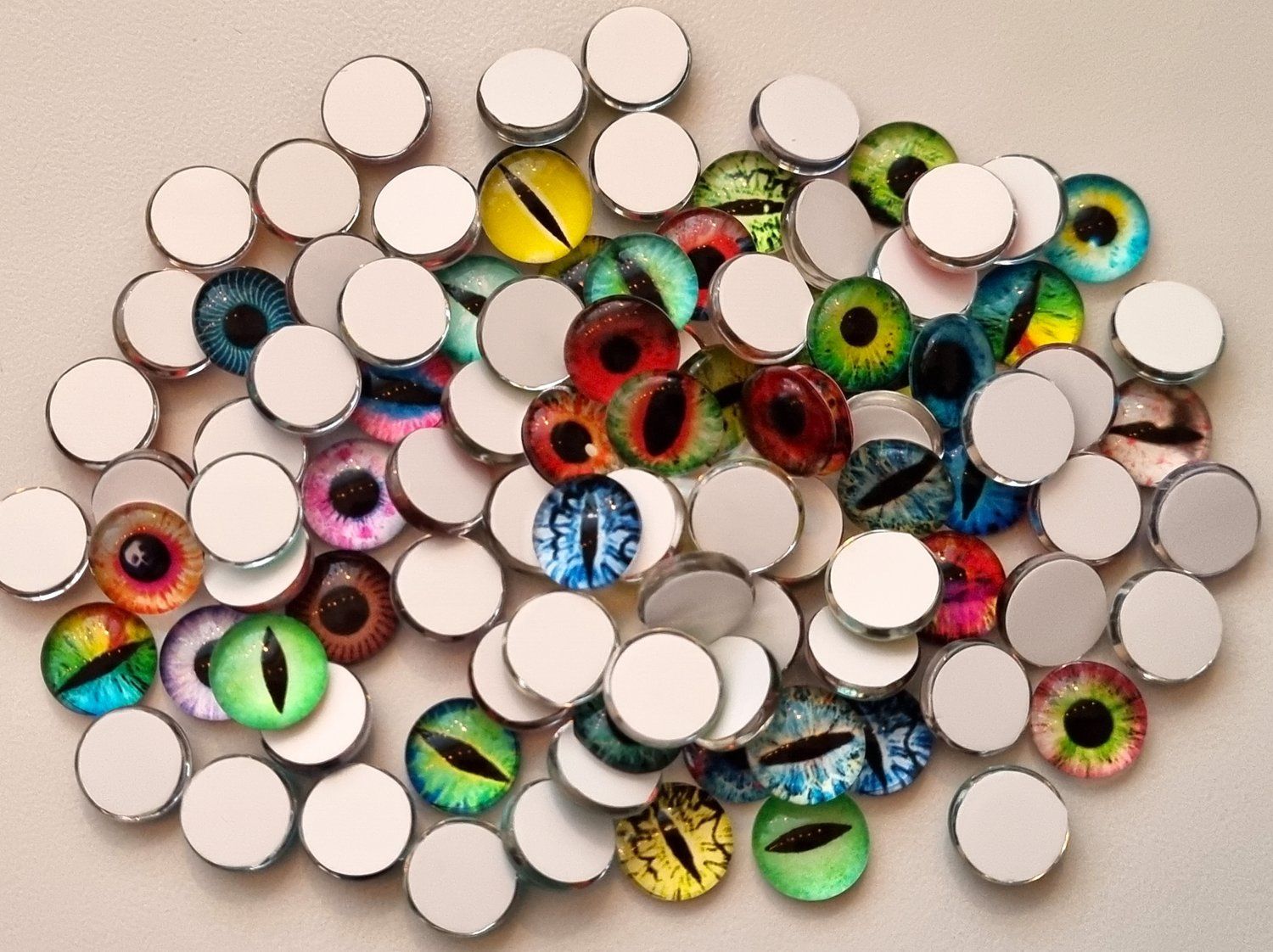 100 st drakögon kattögon i glas, glasinfattningar, miniatyrer (10 mm)