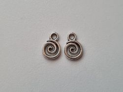Spiraler, berlocker (2 st silverfärgade)