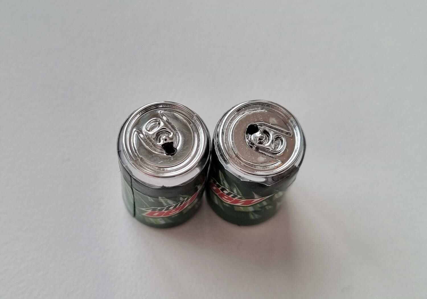 2 st Burkar miniatyr, miniburkar, dockskåp, tittskåp (Mnt Dew)