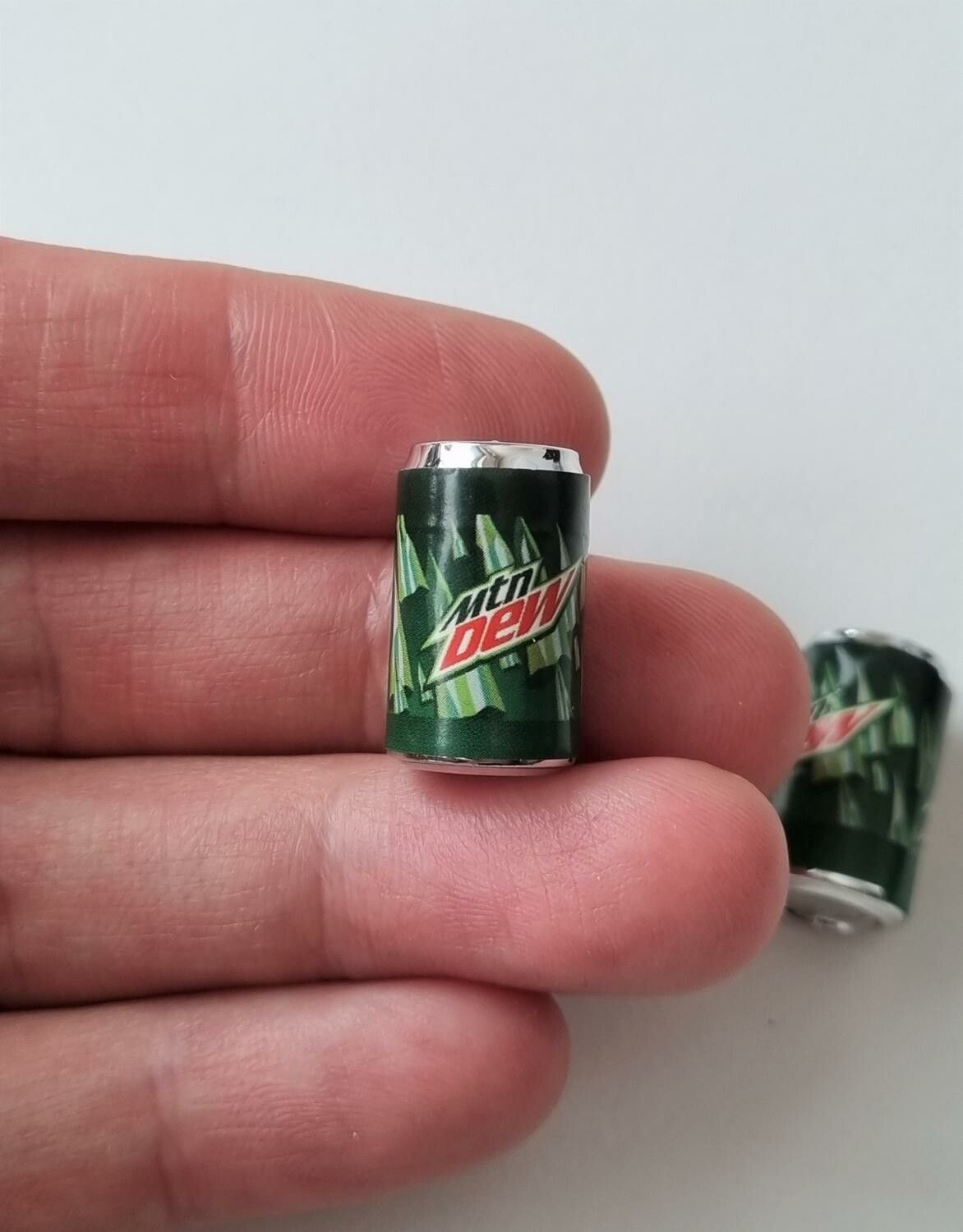 2 st Burkar miniatyr, miniburkar, dockskåp, tittskåp (Mnt Dew)