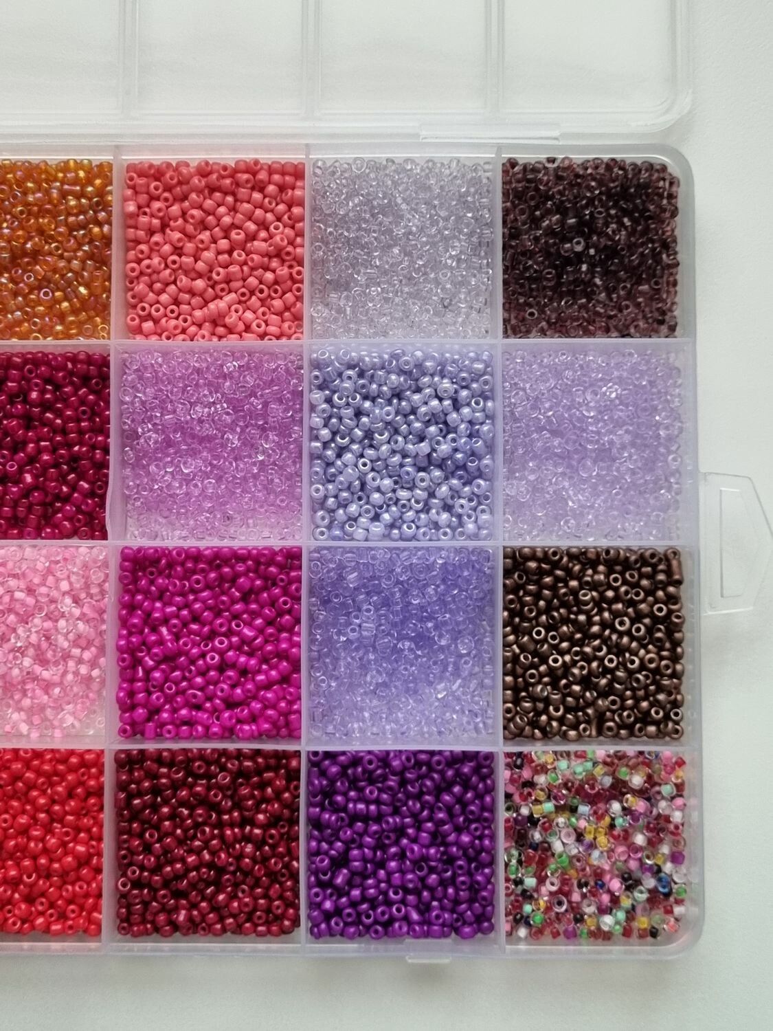 Ca 10.000 små pärlor, fröpärlor, glaspärlor (2 mm)