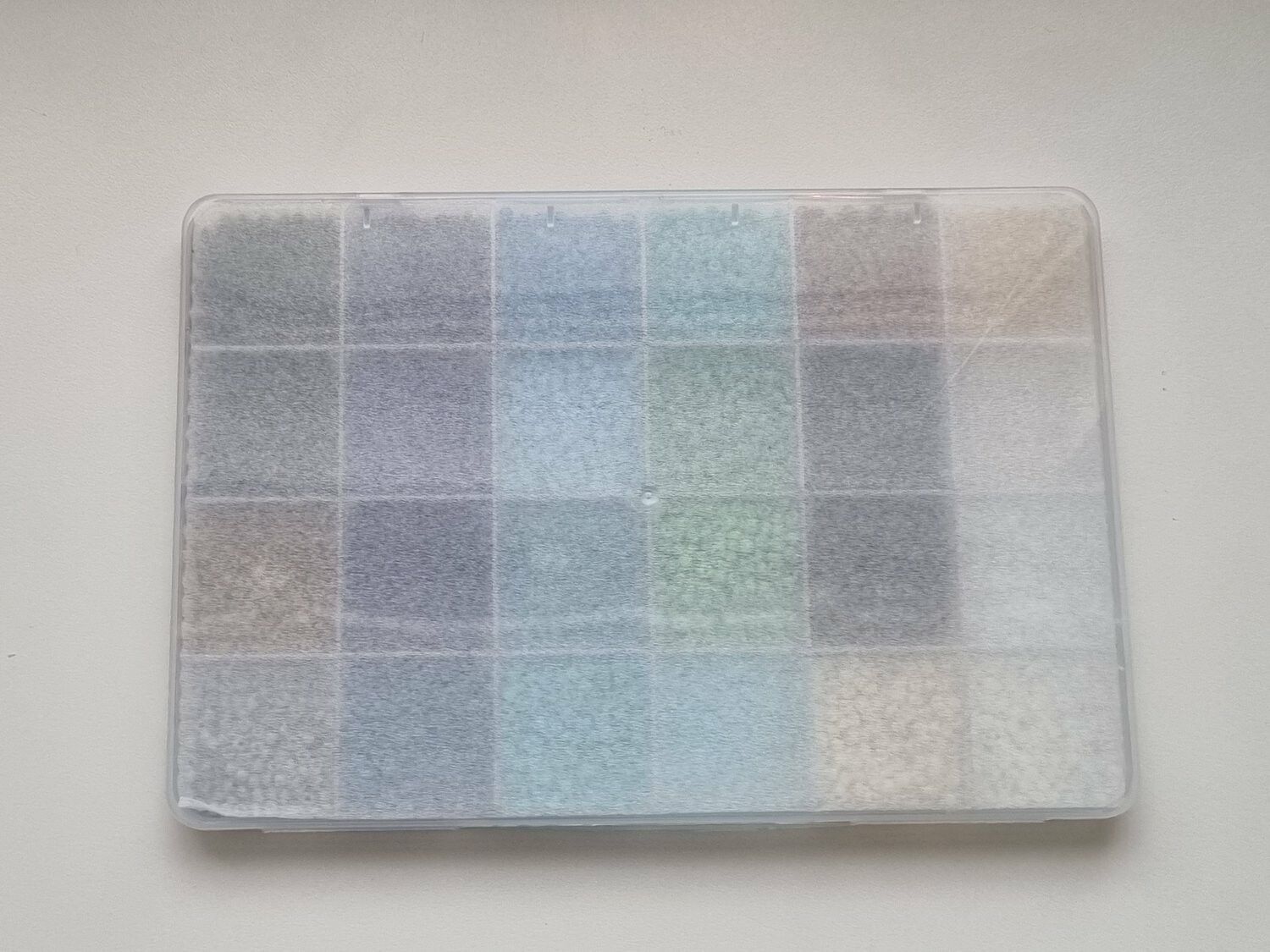 Ca 10.000 små pärlor, fröpärlor, glaspärlor (2 mm)