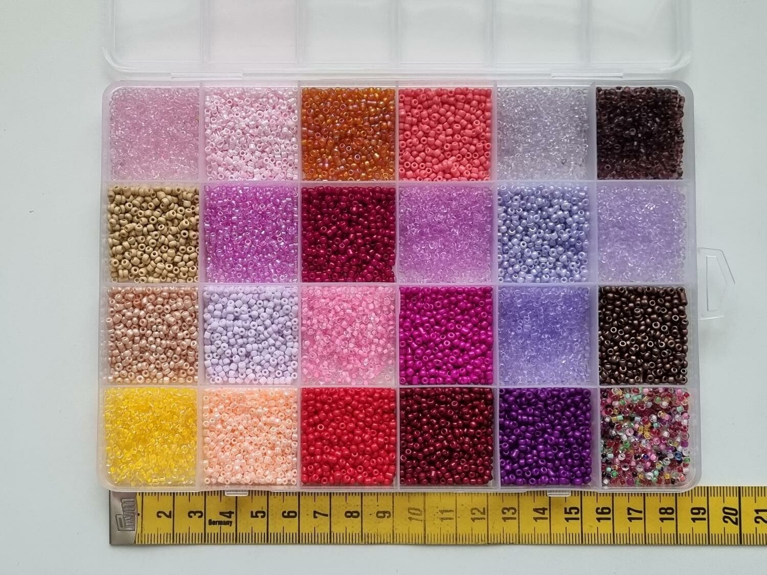Ca 10.000 små pärlor, fröpärlor, glaspärlor (2 mm)