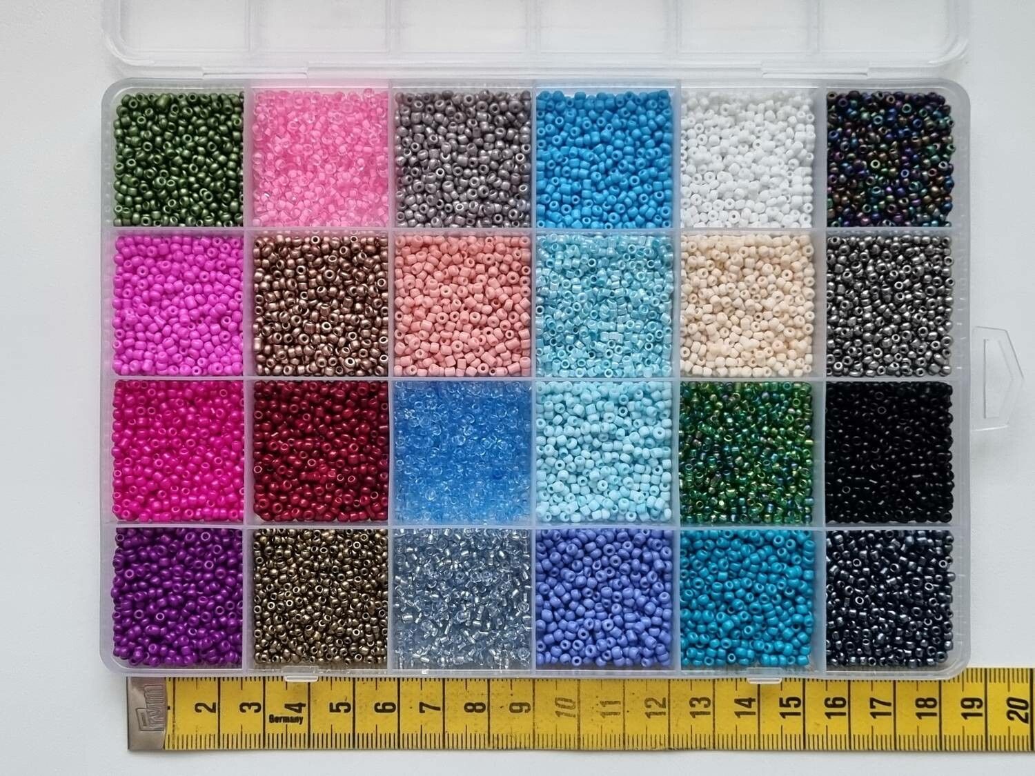 Ca 10.000 små pärlor, fröpärlor, glaspärlor (2 mm)