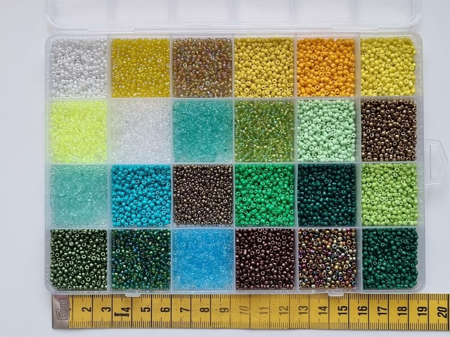 Ca 10.000 små pärlor, fröpärlor, glaspärlor (2 mm)