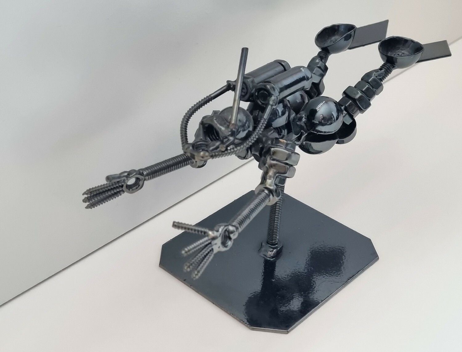 Metallkonst, skulptur. Dykare (324 g)