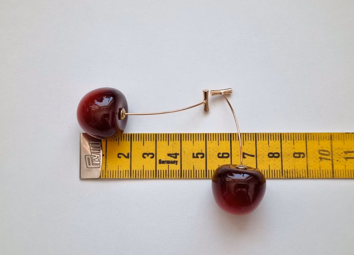 Örhängen Körsbär i resin