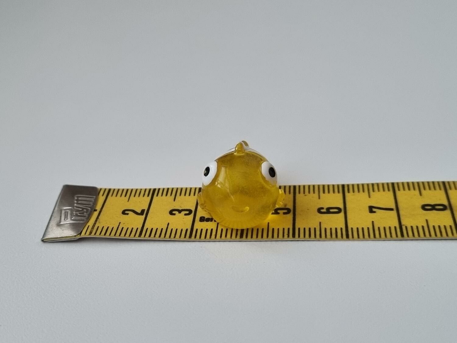 Gullig liten gul fisk, miniatyr